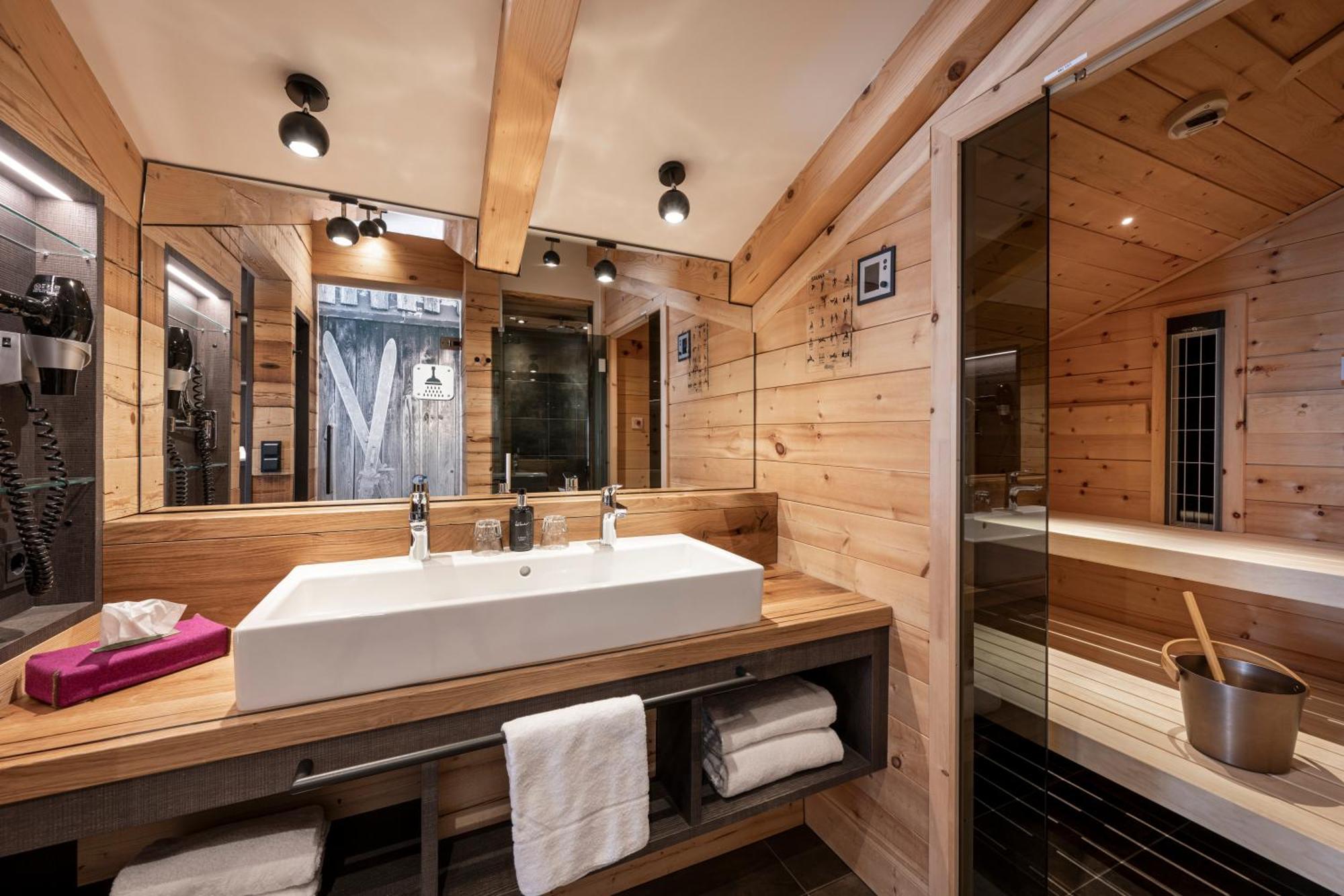 Austria Alpinhotel Ski In Ski Out An Der Edelweissbahn Обертауерн Екстериор снимка