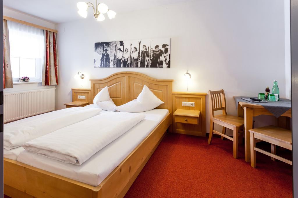 Austria Alpinhotel Ski In Ski Out An Der Edelweissbahn Обертауерн Екстериор снимка